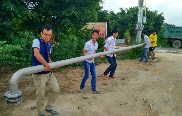 583d319cbeea3.jpg 工作中,依然需要團(tuán)隊(duì)精神.jpg